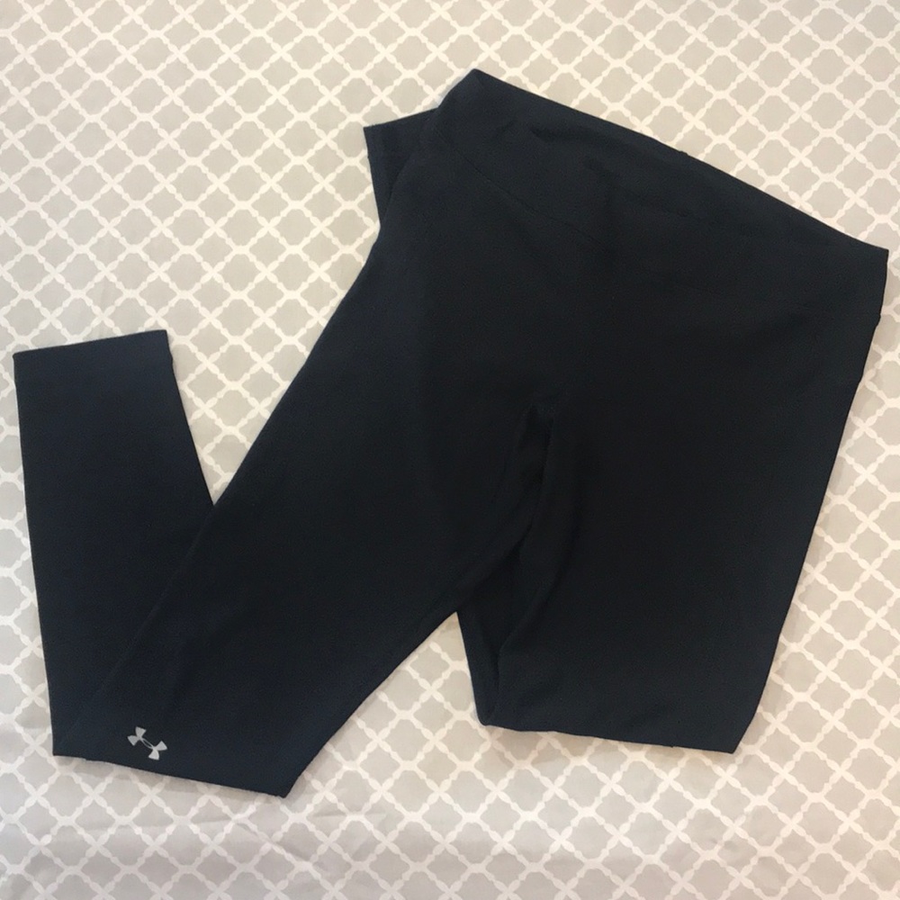 UNDER ARMOUR “HEATGEAR” black compression leggings